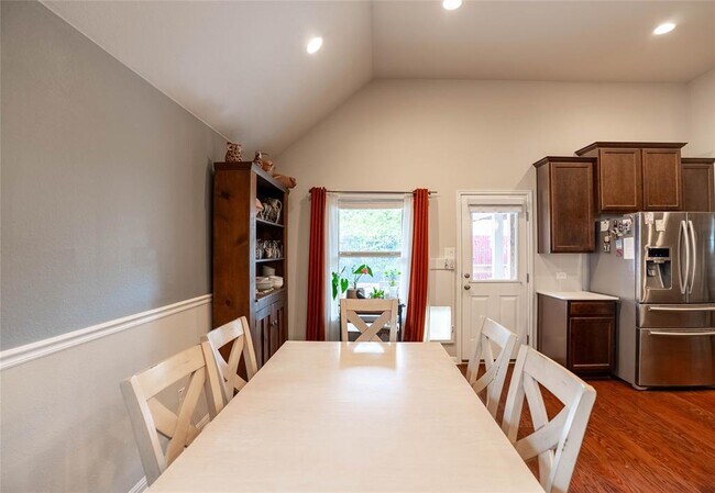 Building Photo - 2009 Garretts Way