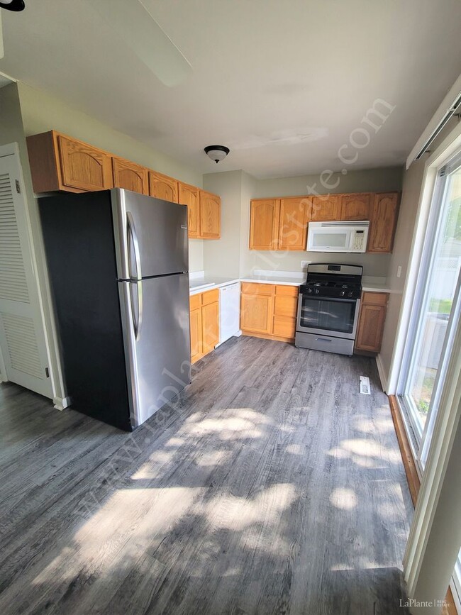 Building Photo - Three Bedroom Brick Ranch for Rent