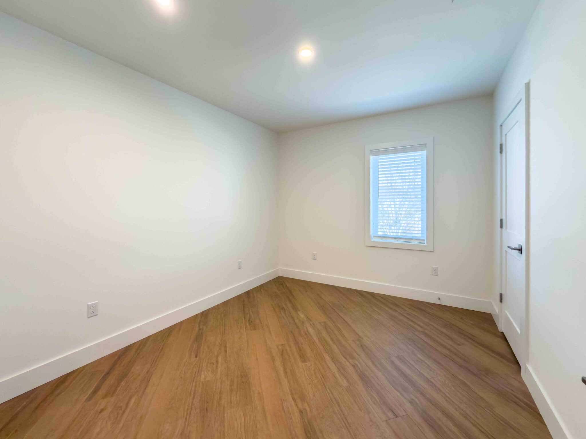 BR can accommodate a Queen bed - 517 18th St