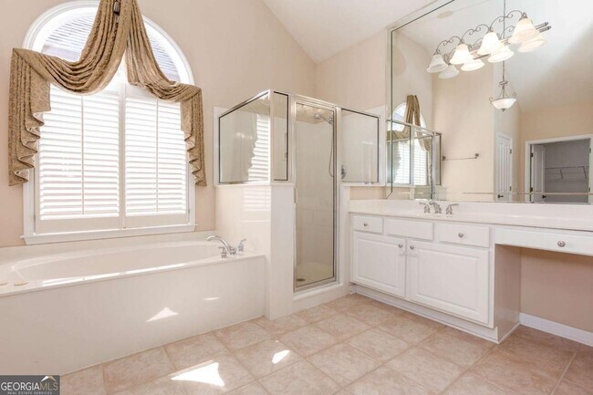 Building Photo - 3206 Windsor Lake Dr NE