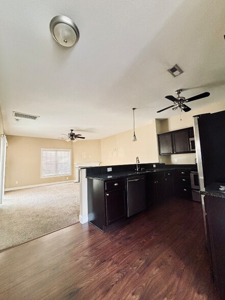 Building Photo - 2300 Chavis Dr