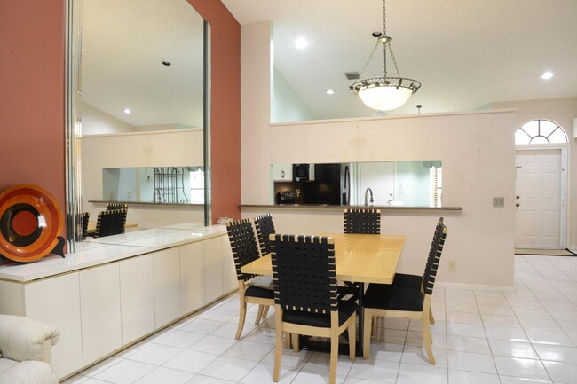 Building Photo - 7557 Lexington Club Blvd