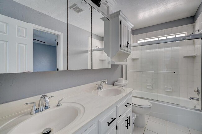 Building Photo - 1209 SW 113th St