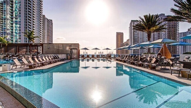 Building Photo - 200 Biscayne Blvd Way