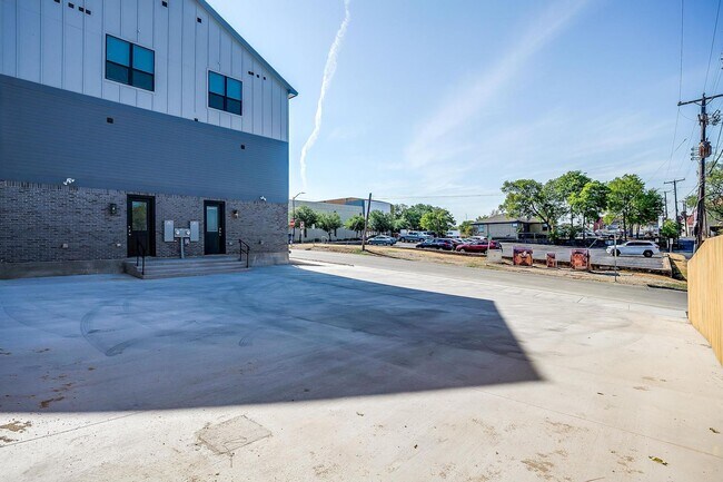 Building Photo - 2944 Forest Park Blvd