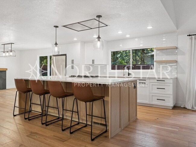 Building Photo - Stylishly Updated Ranch in Bryant Woods