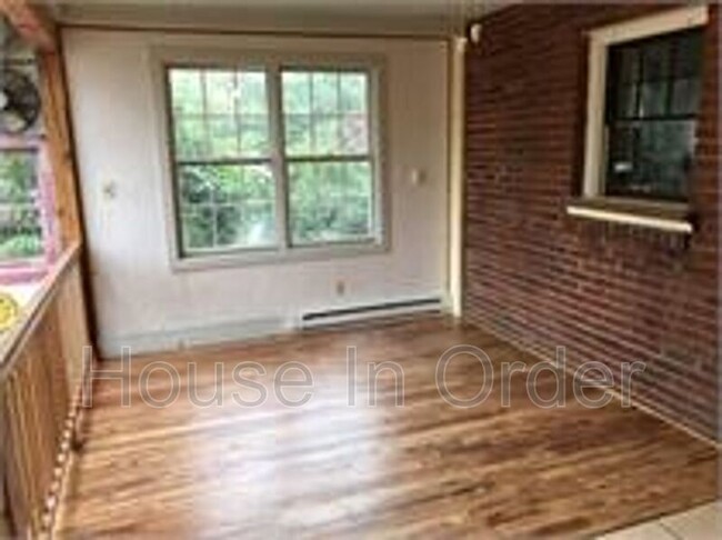 Building Photo - 15 Conestee Pl