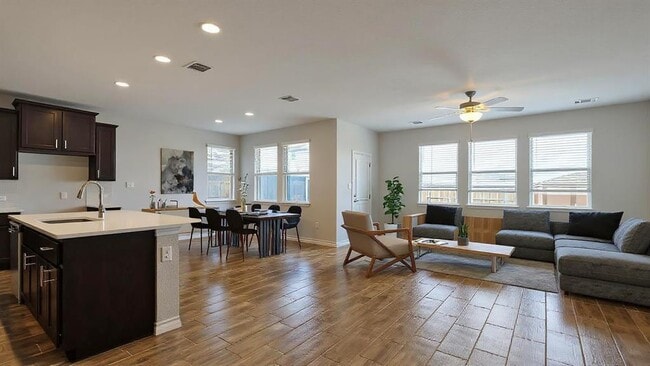 Building Photo - 798 Eves Necklace Dr.