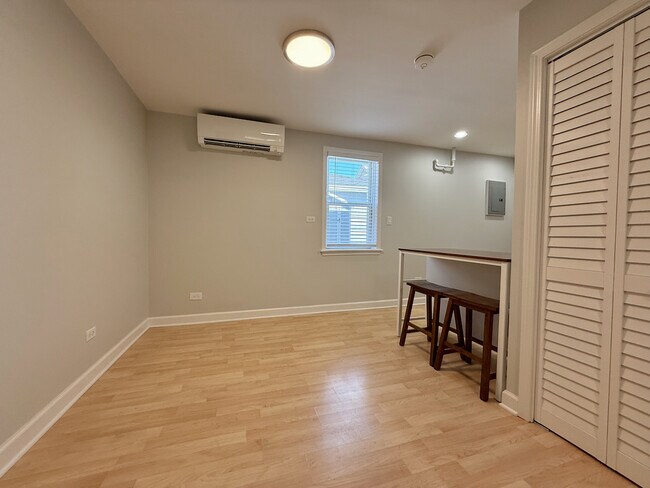 Building Photo - 5128 W Carmen Ave