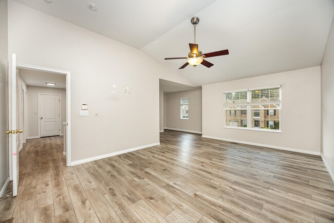 Building Photo - 1099 Bayswater Dr
