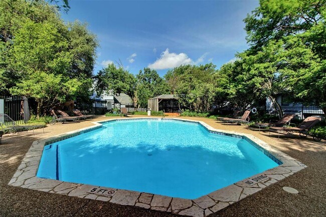 Building Photo - 1411 Gracy Farms Ln