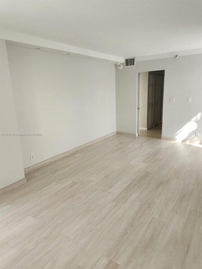 Building Photo - 20355 NE 34th Ct