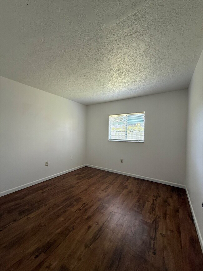 Building Photo - 2 bedroom, 2 bathroom in College Pines!