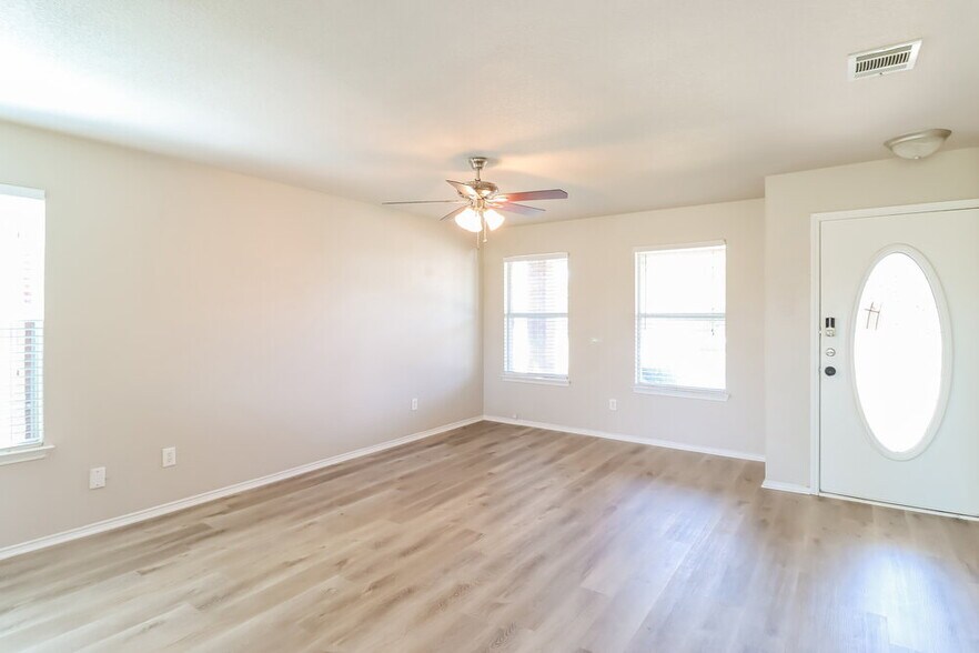 Building Photo - 8536 Hawkview Dr
