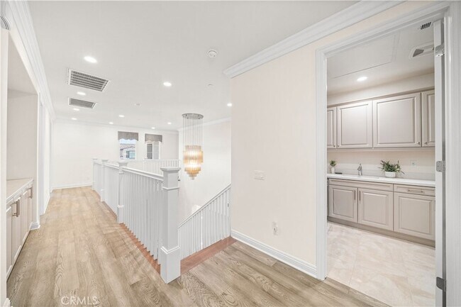 Building Photo - 1151 Summit Oak Dr