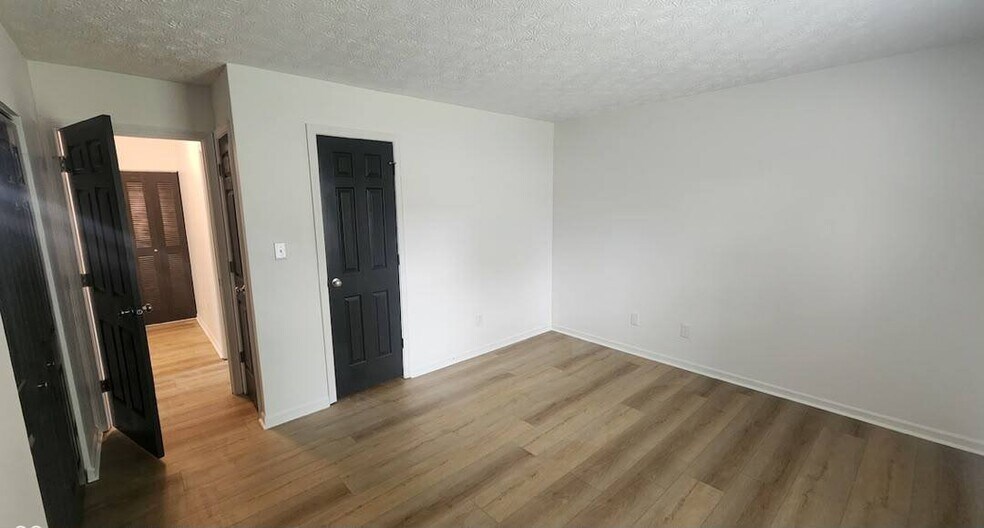 Building Photo - 1836 Queensbridge Cir