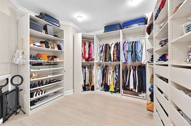 Building Photo - 21050 Point Pl