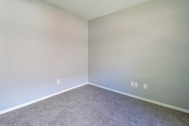 Building Photo - 904 Julies Trl