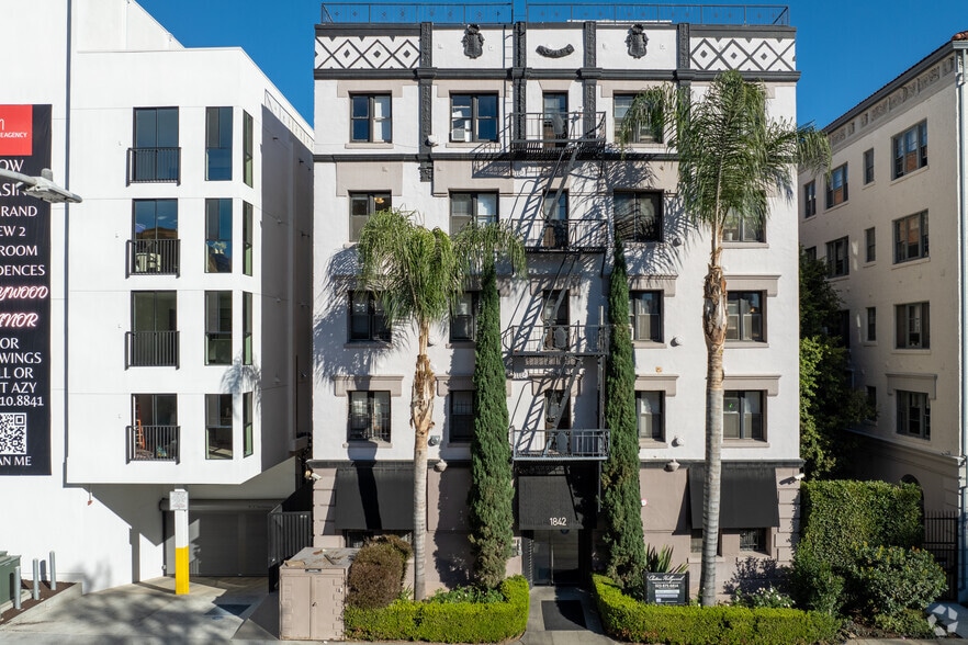 Building Photo - Chateau Hollywood