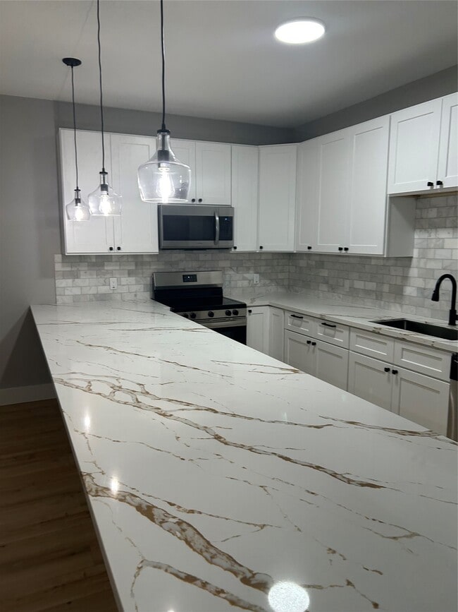 Building Photo - 9914-9918 Fillmore St