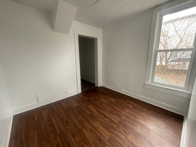 Building Photo - Available Now  LARGE 3 Bedroom 1 bath house