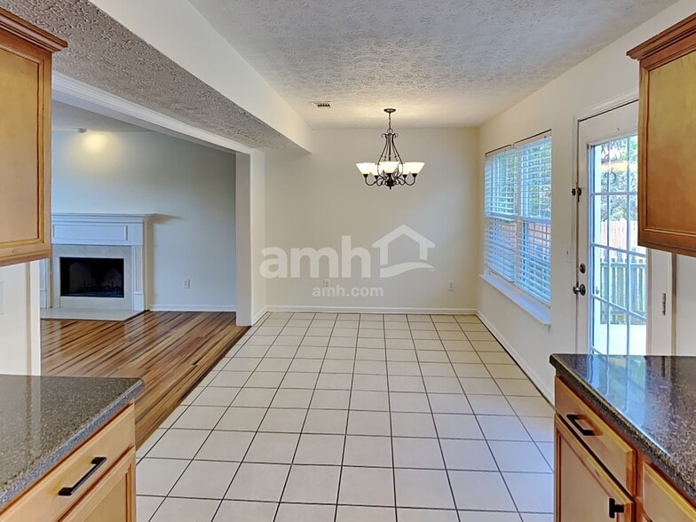 Building Photo - 2126 Burgess Ln