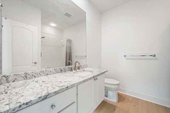 Building Photo - 136 Ashley Ct