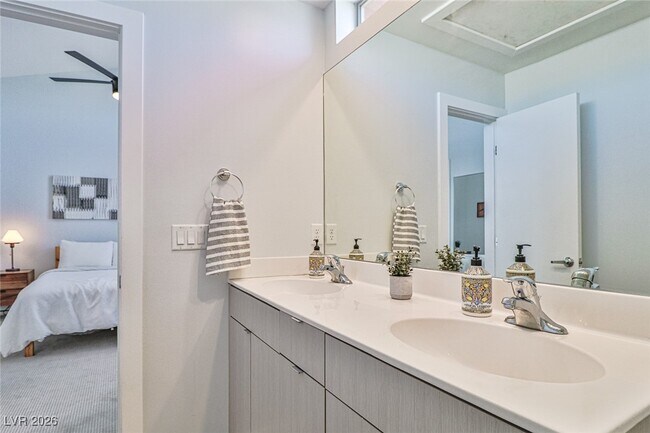 Building Photo - 251 Tower St