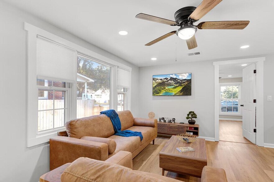 Building Photo - 4737 Aster Dr