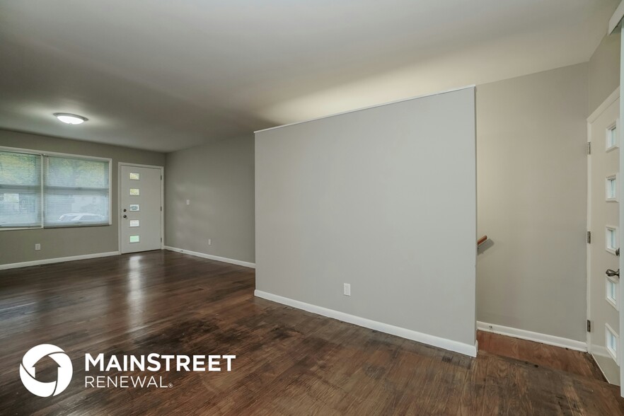 Building Photo - 414 E Clearview Ave