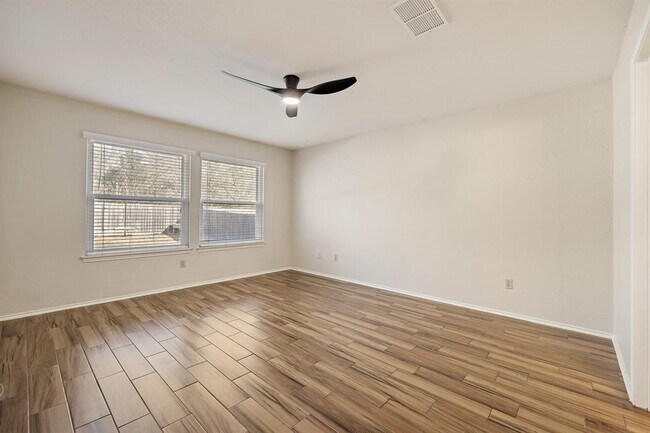 Building Photo - 2003 Dayflower Trce