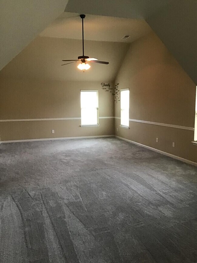 Building Photo - 2793 Huntcliffe Dr