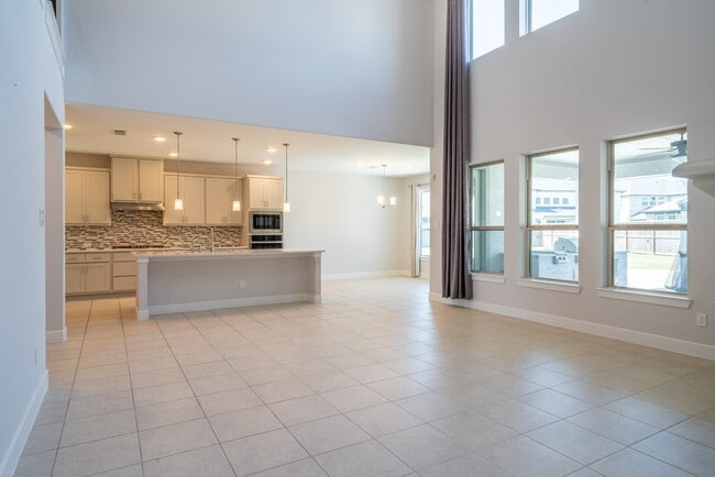 Building Photo - 4706 Llano Lp