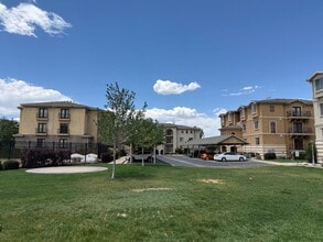 Building Photo - 947 1010 N