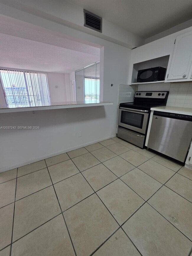 Building Photo - 13499 Biscayne Blvd