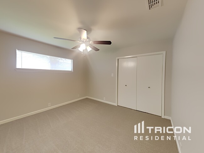 Building Photo - 1713 Brown Trail