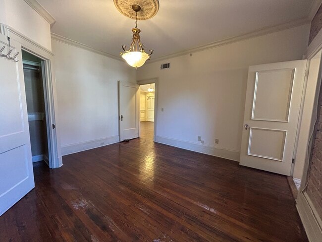 Building Photo - 635 Myrtle St NE