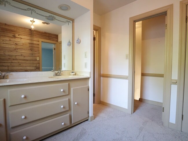 Building Photo - Beautiful home for rent minutes from the J...
