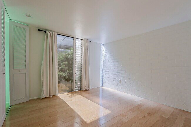 Building Photo - 4411 N 40th St