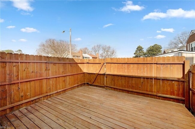 Building Photo - 5496 Lynbrook Landing