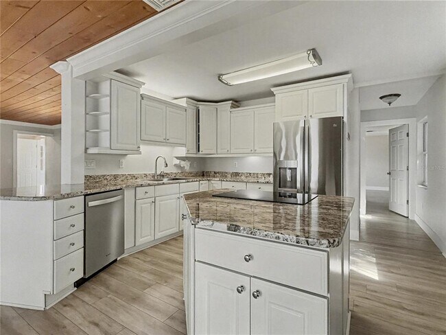 Building Photo - 125 Lake Roy Dr