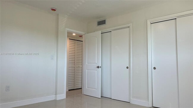 Building Photo - 465 NE 139th St