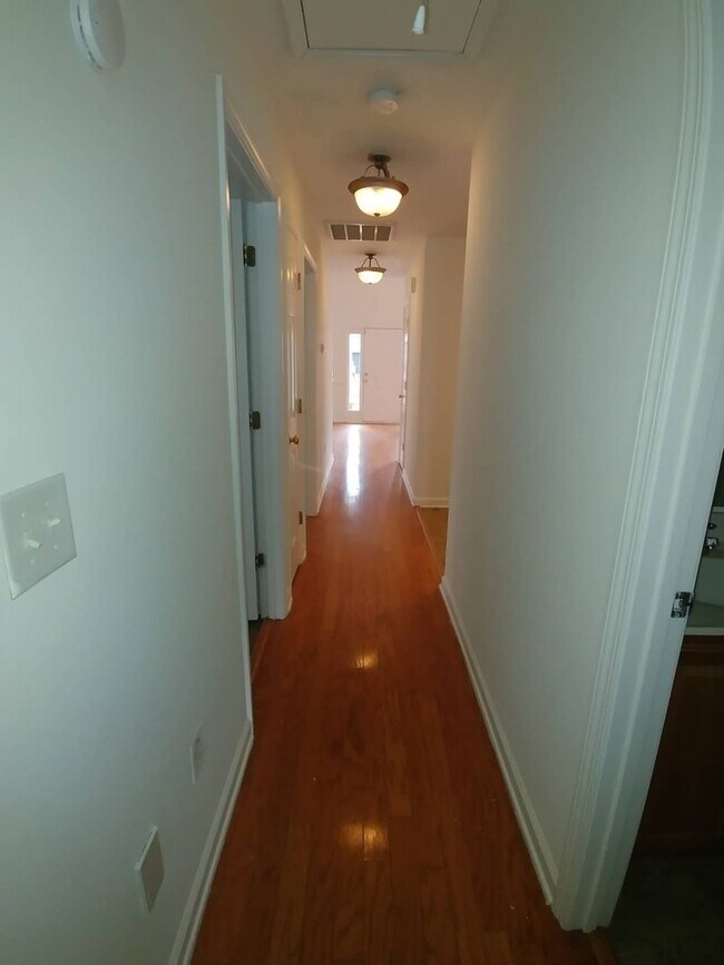 Building Photo - Adorable Well Kept Rental Home in Arrowhead