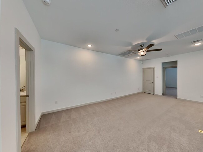 Building Photo - ***$150 OFF LISTED RENT FOR 15-16 MONTH LE...