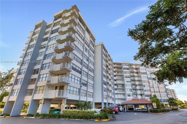 Building Photo - 1300 NE Miami Gardens Dr