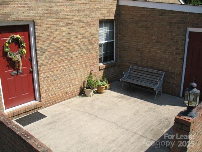 Building Photo - 1300 Lomax Ave