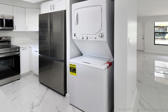 Building Photo - 2590 Coral Springs Dr