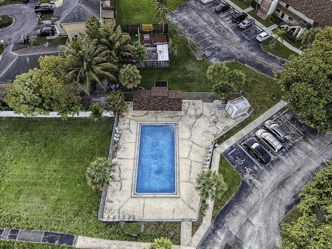 Building Photo - 5789 Woodland Point Dr