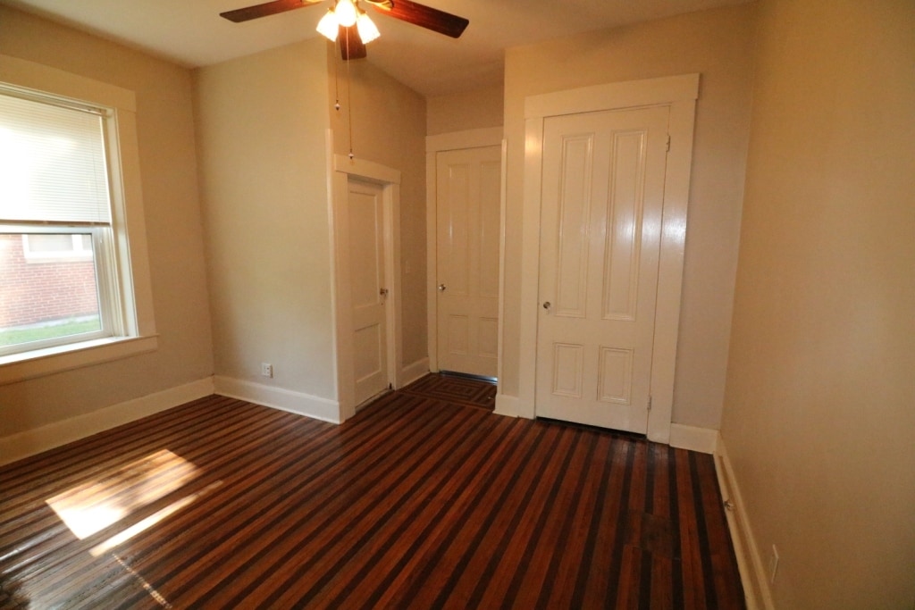 Building Photo - 1316 E 10th St