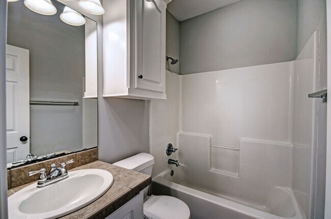 Building Photo - 123 Cedar Green Dr